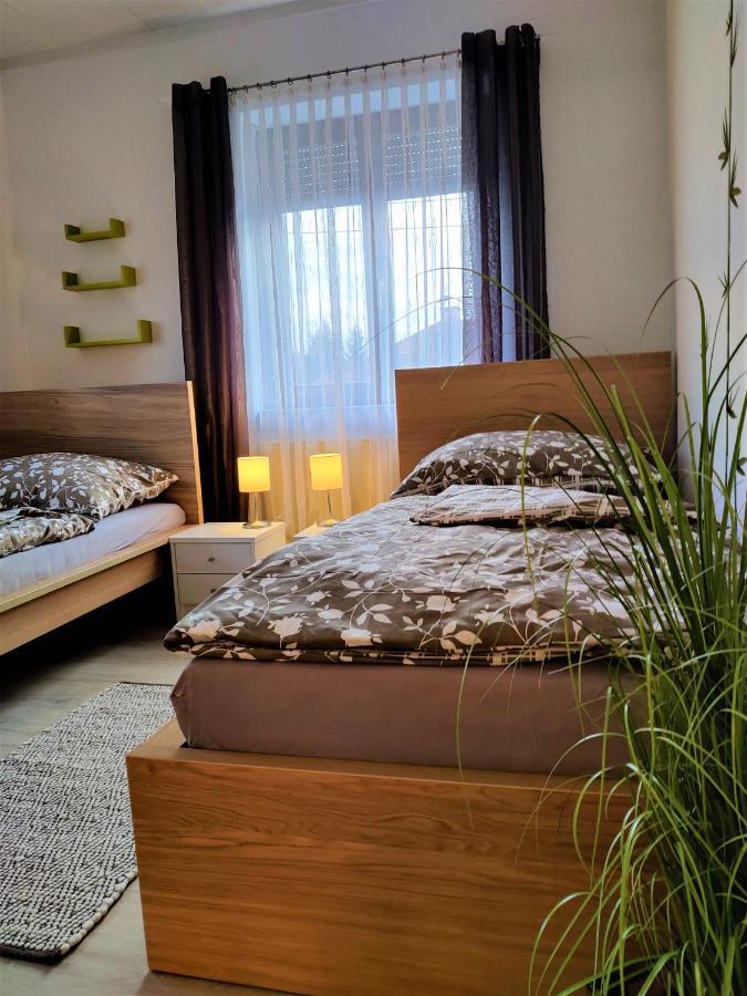 Holiday Home In Quiet Beautiful Area With Two Separate, Modern, Furnished Apartments Deutsch-Wagram Extérieur photo