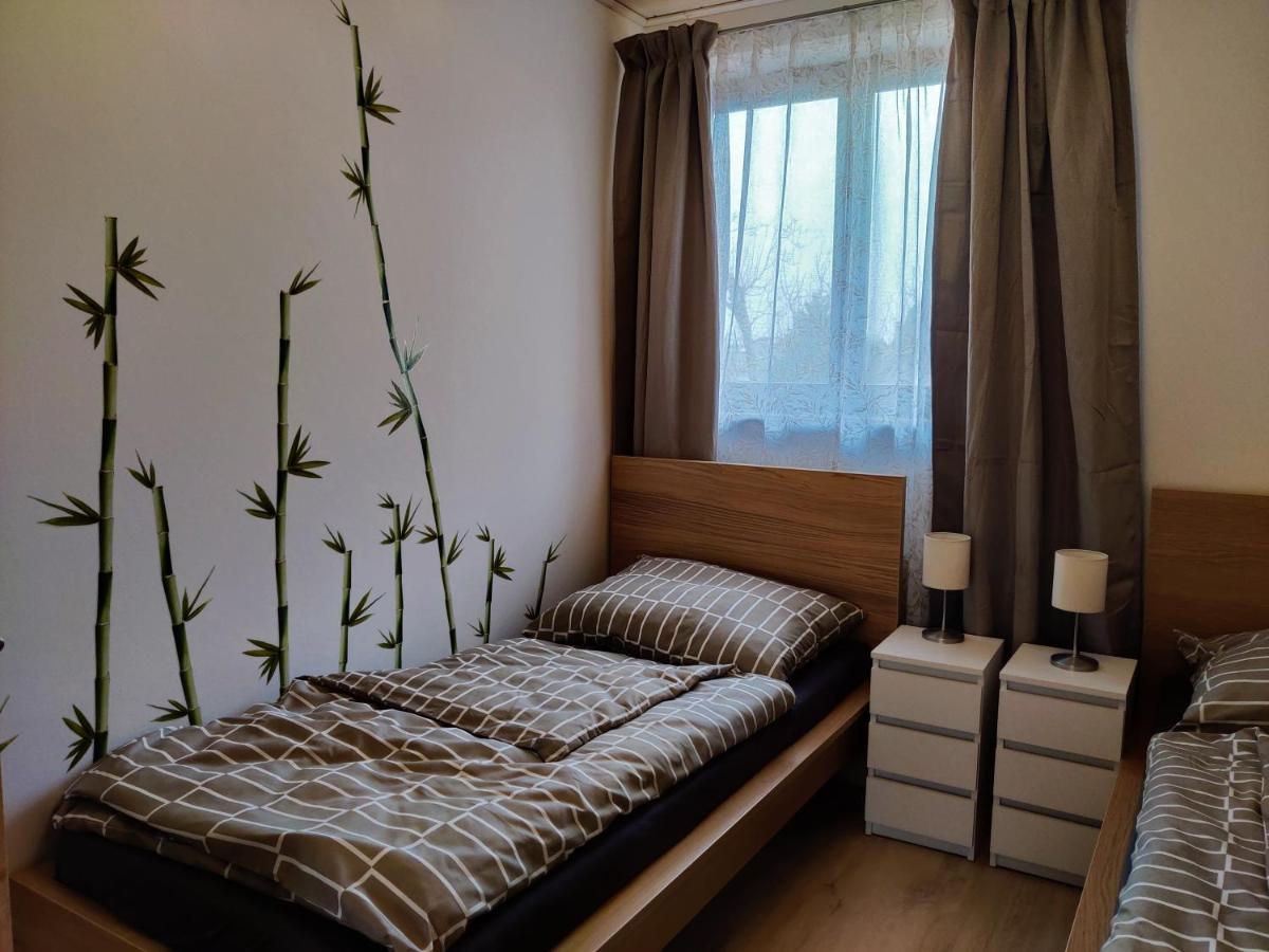 Holiday Home In Quiet Beautiful Area With Two Separate, Modern, Furnished Apartments Deutsch-Wagram Extérieur photo