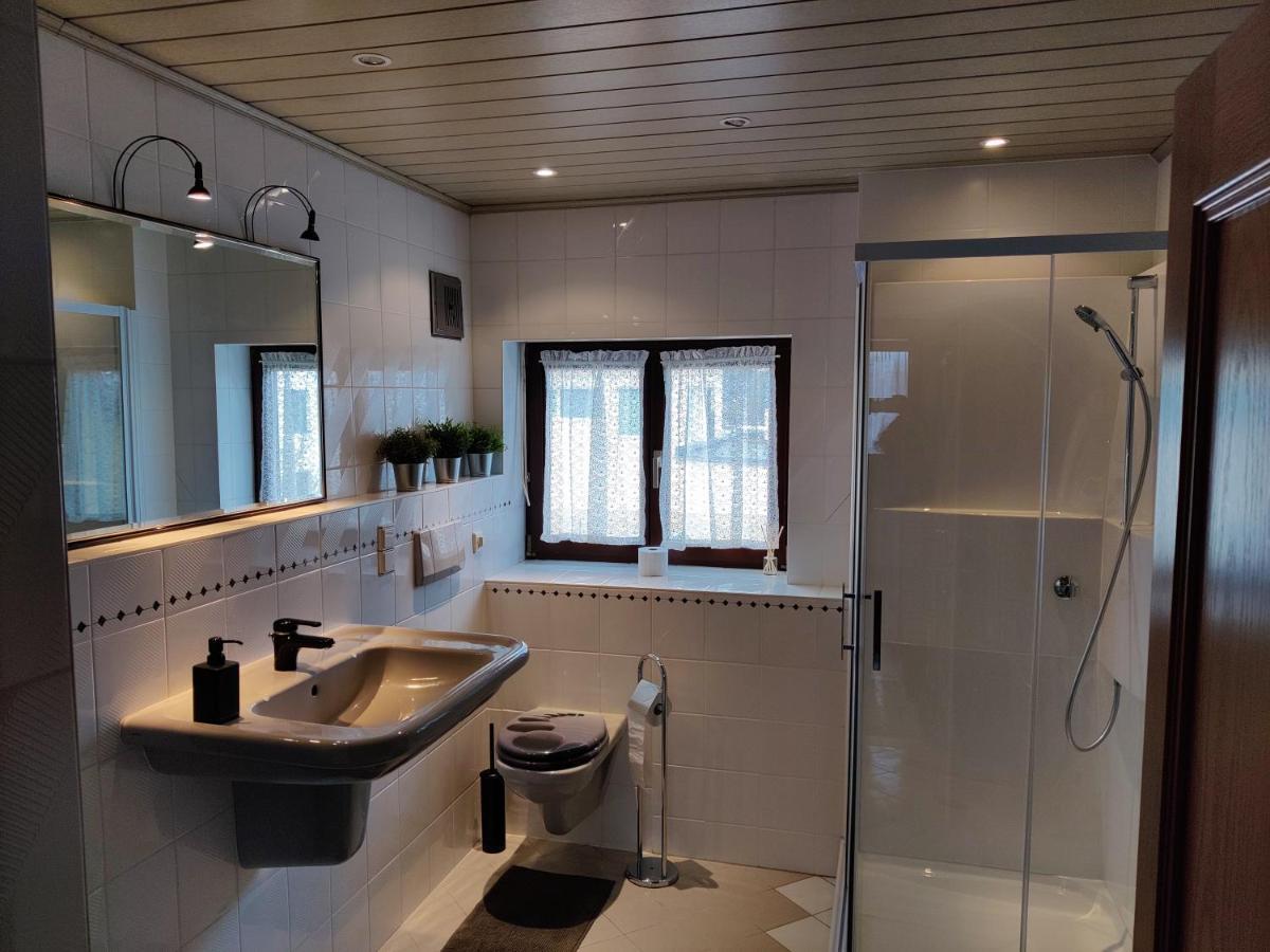 Holiday Home In Quiet Beautiful Area With Two Separate, Modern, Furnished Apartments Deutsch-Wagram Extérieur photo
